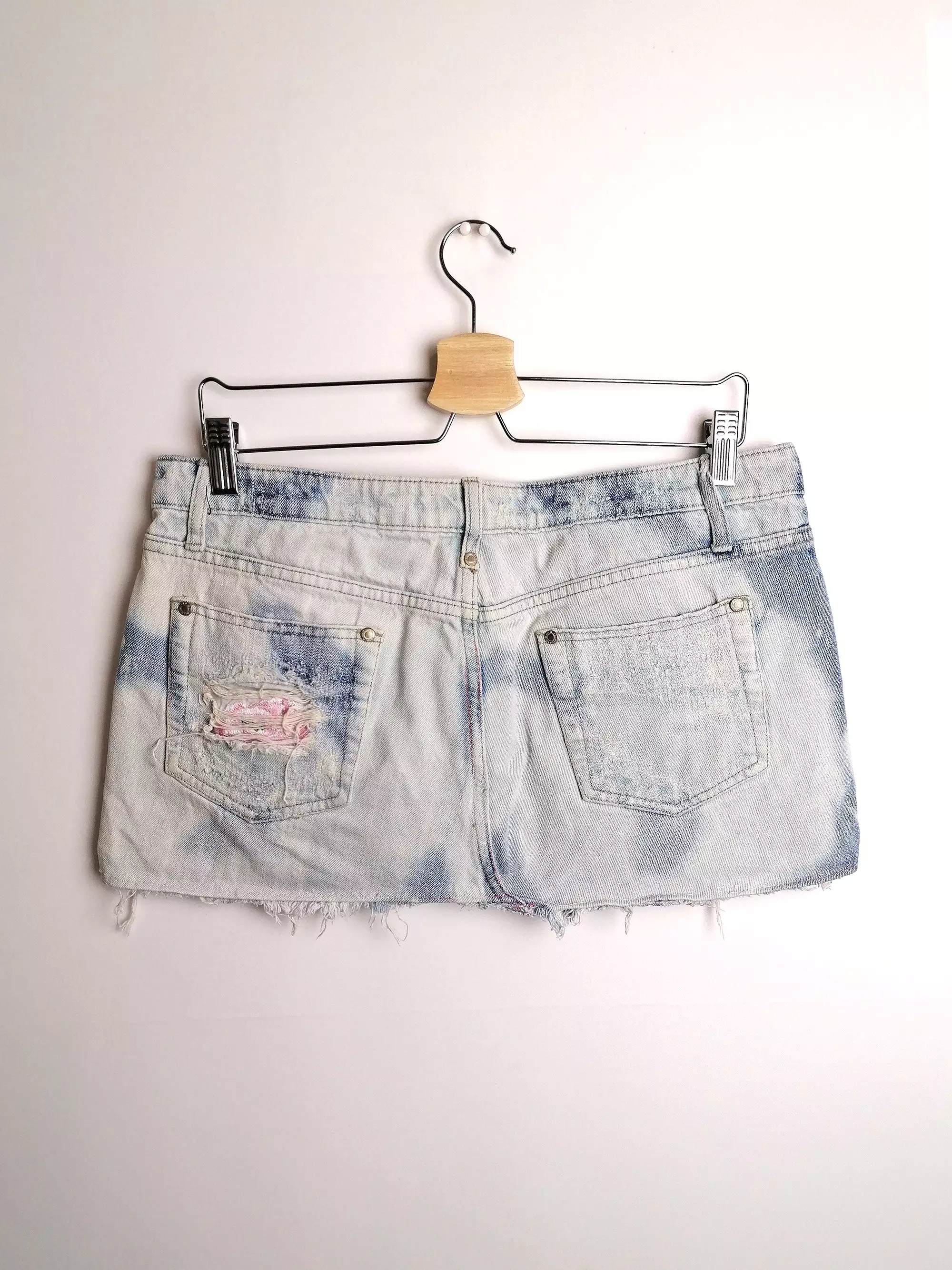 Y2K Denim low waist mini-skirt frayed hem - size M